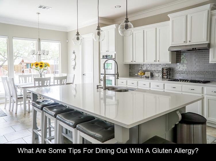 What are some tips for dining out with a gluten allergy?